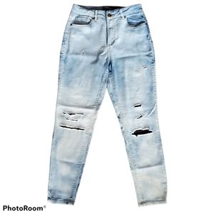 MISS POURED IN BLUE | Distressed Skinny Jeans